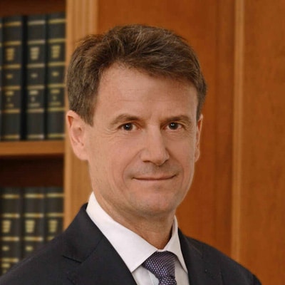 Dr. André Castelli